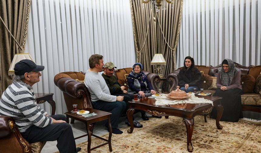 Vali, Büyük Fedakarlık Örneği Gösteren Çilem'i Ağırladı