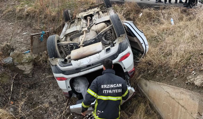 Havaalanı Yolu Yoğurtlu TOKİ Kavşağında Kaza: Araç Araziye Uçtu