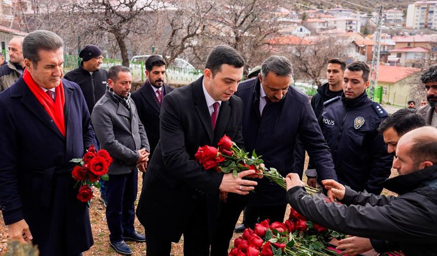 İliç’te Hayatını Kaybeden Madenciler Kabirleri Başında Anıldı