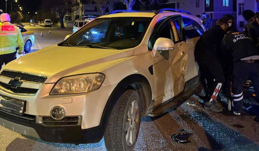 Erzincan’da Motosiklet ile Otomobil Çarpıştı: 1 Kişi Araçta Sıkıştı