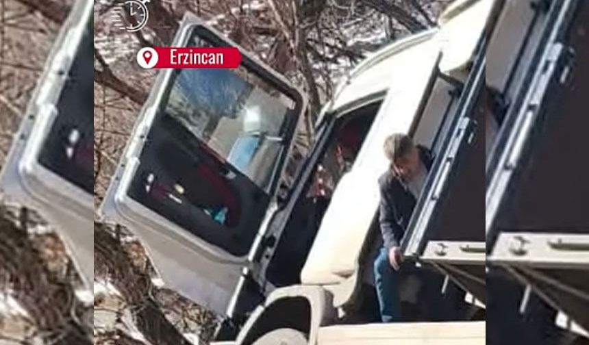 Erzincan–Tunceli Karayolunda Kaza: Kömür Yüklü Tır Yolda Yan Yattı