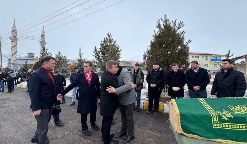 Erzincan Protokolü Otlukbeli'nde Cenazeye Katıldı