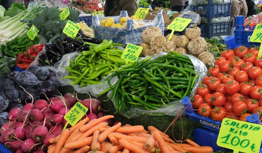 Erzincan’da Pazaryerlerinde Fiyat Etiketi Uygulaması Başlatıldı