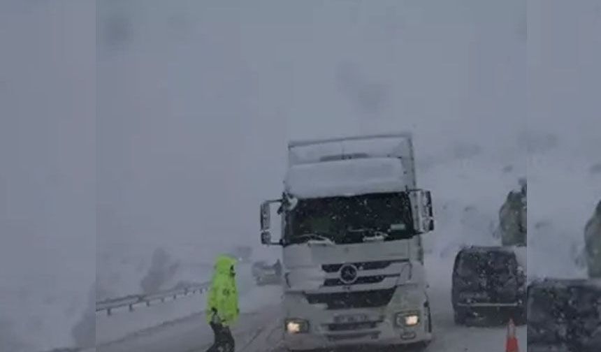 Pöske Dağı Geçidi Ağır Tonajlı Araçlara Geçici Olarak Kapatıldı