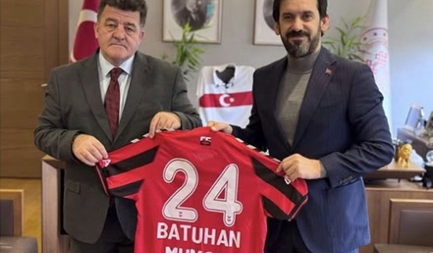 Bakan Yardımcısı Batuhan Mumcu, 24 Erzincanspor’un Ankaraspor Maçını Tribünden İzledi