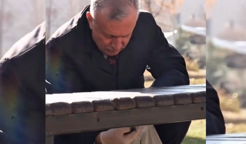 EBYÜ Rektörü Prof. Dr. Akın Levent Kampüste İzmarit Topladı