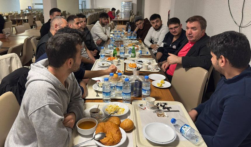 Vali Aydoğdu Öğrencilerle Sahur Yaptı