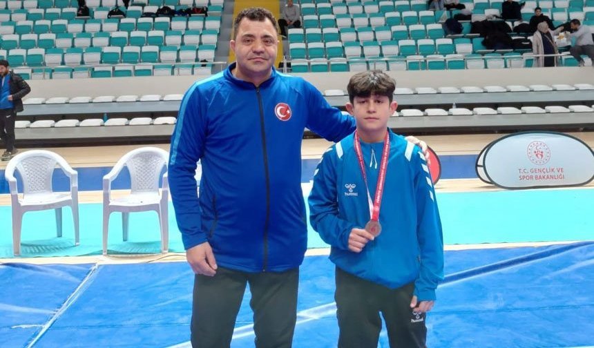 Erzincanlı Güreşçi Türkiye Üçüncüsü Oldu