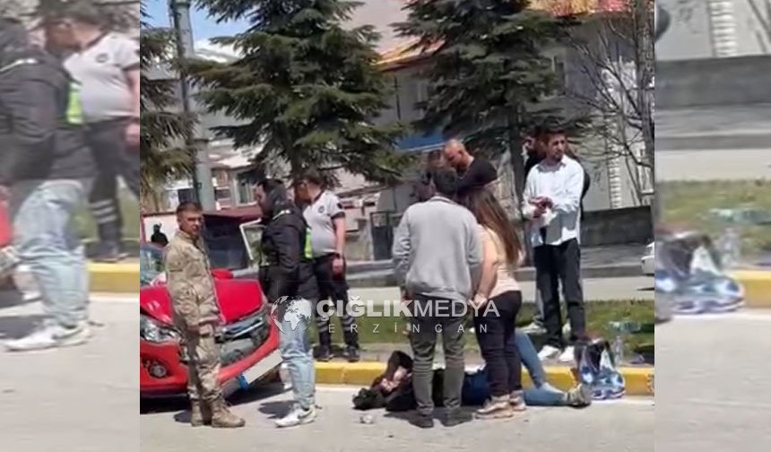 07 Plakalı Otomobil Motokuryeye Çarptı