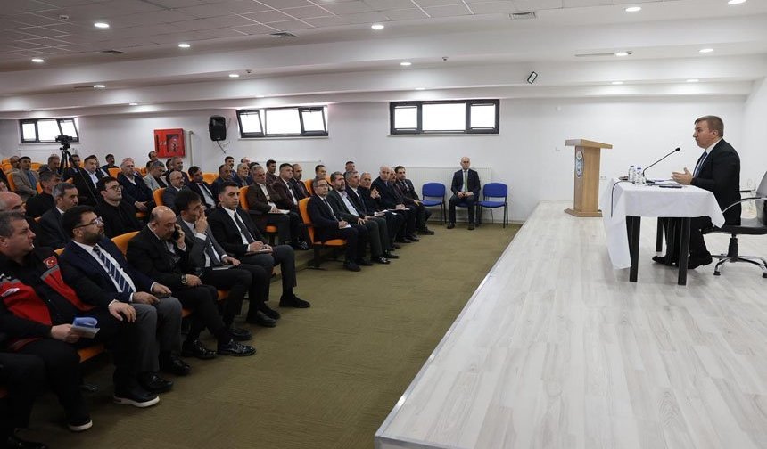 Vali Aydoğdu Okul Müdürleriyle Bir Araya Geldi