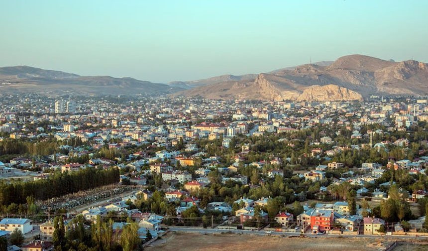 Van Tuşba’da 5,2 Büyüklüğünde Deprem