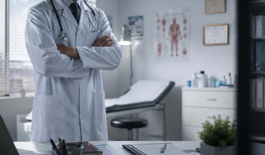 Erzincan’da Bir Doktor Evinde Hayatını Kaybetti