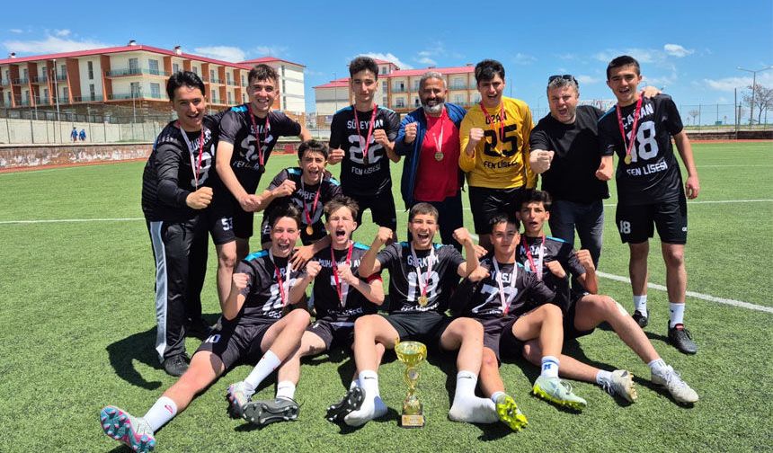 Erzincan Fen Lisesi Futbol Takımı Doğu Anadolu Şampiyonu Oldu