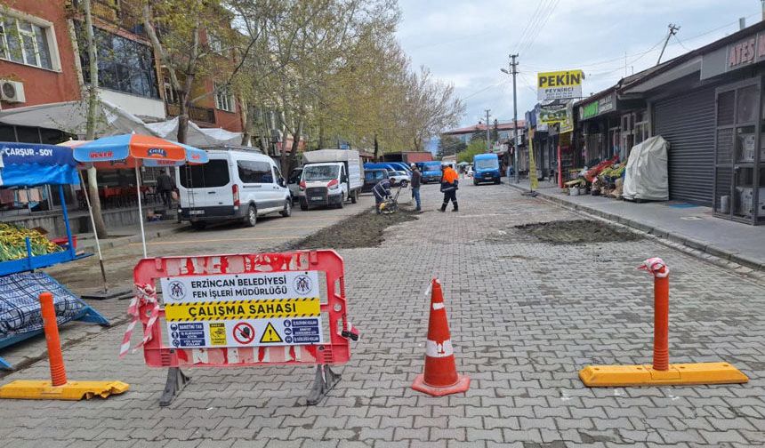 Erzincan'da Yol Yenileme Çalışmaları Sürüyor