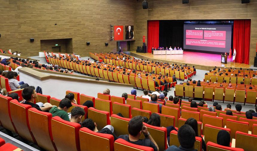 Erzincan’da Dijital Dünyanın Geleceği Gençlerin Gözünden Masaya Yatırıldı