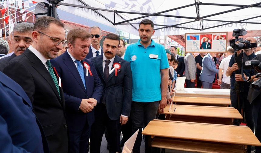 Erzincan'da İşyurtları Ürün ve El Sanatları Fuarı Devam Ediyor