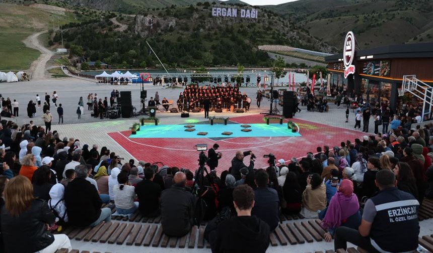Ergan'da "Matem Gecesi – Kardeşlik Korosu Dinletisi" Düzenlendi