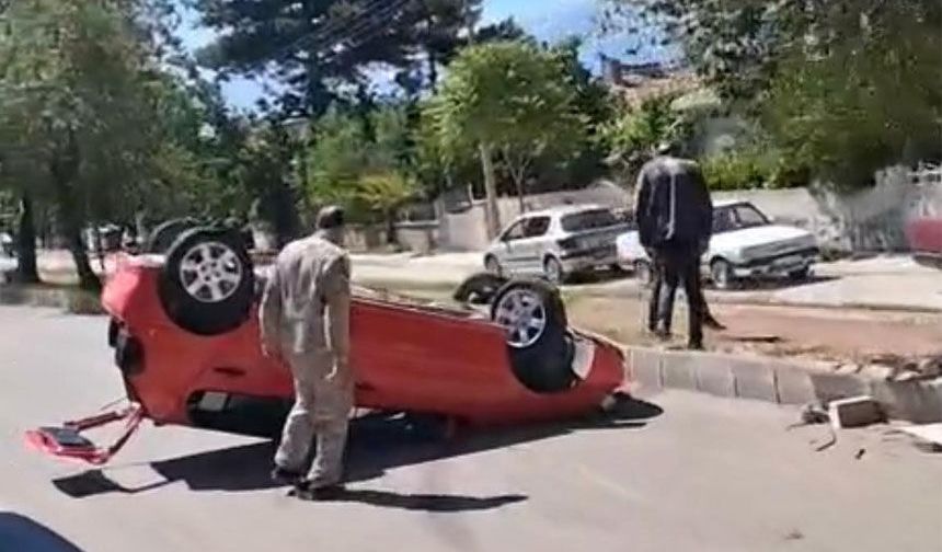 Erzincan'da Takla Atan Otomobilin Sürücüsü Yaralandı
