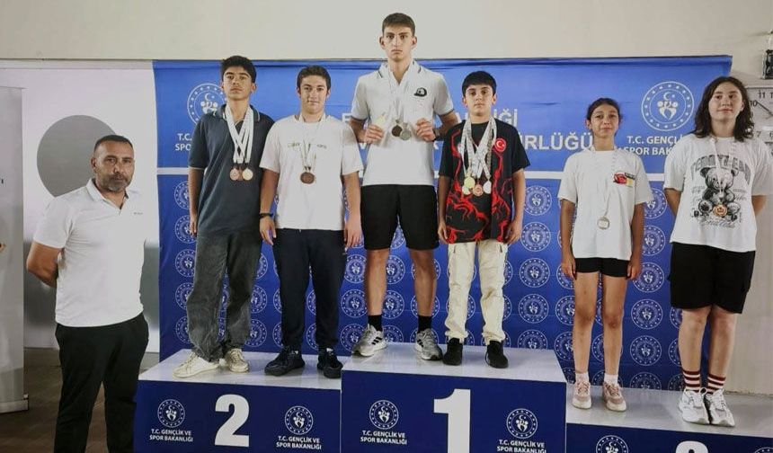Erzincanlı Yüzücülerimiz Başarılarıyla Dikkat Çekti