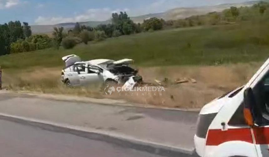 Yollarüstü Mevkiinde Otomobil Yoldan Çıktı