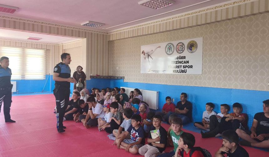 Polis Ekipleri Minik Sporculara Güvenlik Eğitimi Verdi