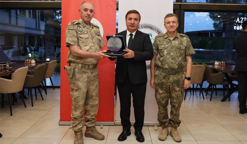 3. Ordu Komutanı Altuğ ve İl Jandarma Komutanı Yanık’a Veda