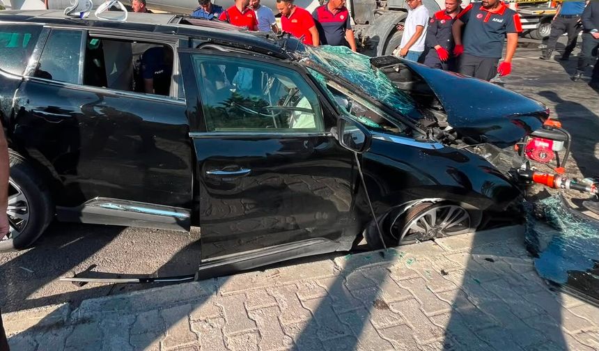 Erzincan’da Beton Mikseri ile Yabancı Plakalı Otomobil Çarpıştı: 3 Kişi Yaralandı