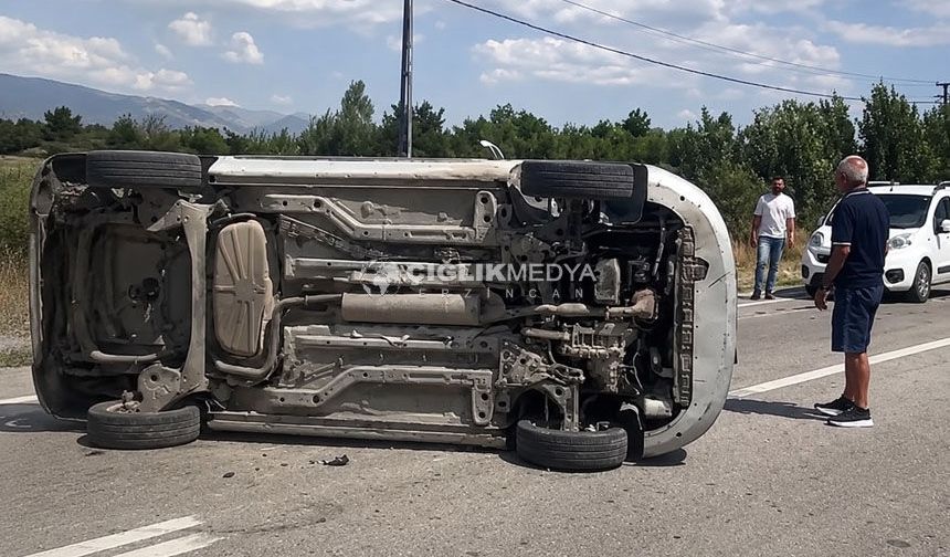 Erzincan-Çağlayan Yolunda Otomobil Takla Attı