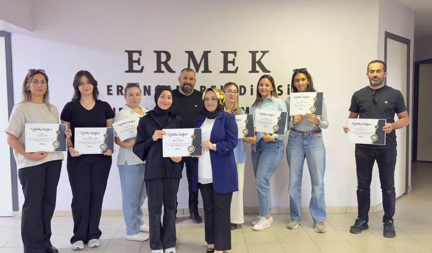 Erzincan Belediyesi Yaz Kurslarında İşaret Dili Eğitimi Tamamlandı