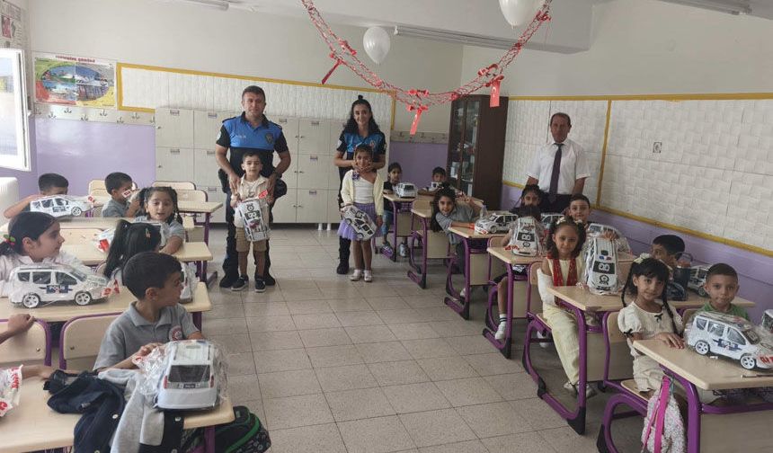 Polis Ekiplerinden Öğrencilere Yeni Eğitim Yılı Sürprizi