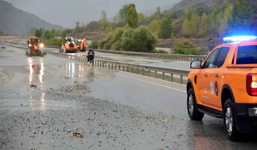 Erzincan-Erzurum Kara Yolu Kontrollü Olarak Trafiğe Açıldı