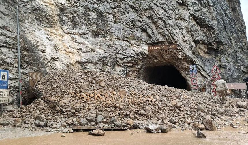Kemaliye’de Şiddetli Dolu ve Heyelan: 10 Noktada Ulaşım Etkilendi