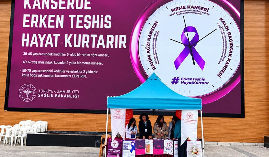 Erzincan'da Meme Kanserine Karşı Bilgilendirme Standı Kuruldu