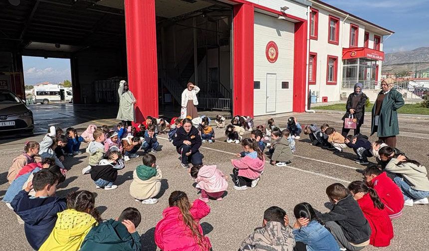 Minik Öğrenciler İtfaiyeyi Keşfetti
