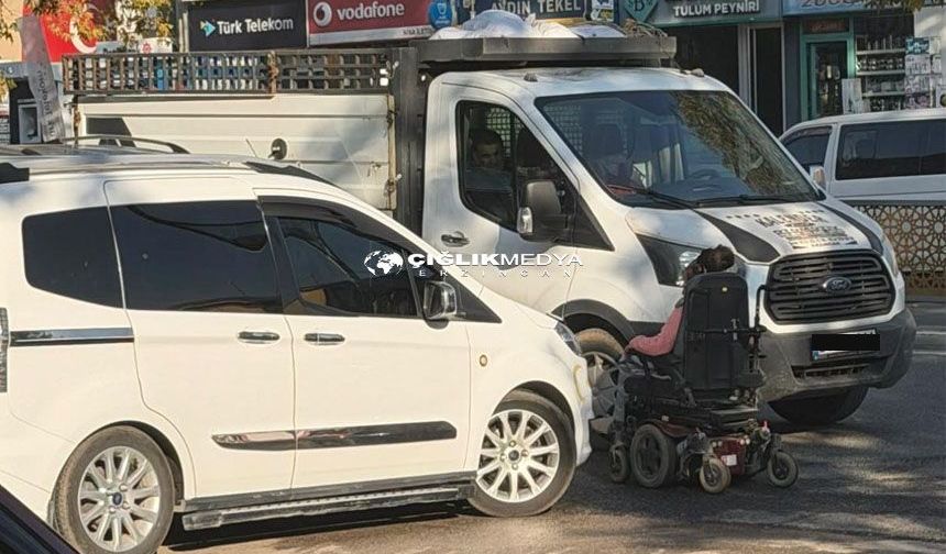 Kaldırım Rampasına Park Edilen Araçlar Engelli Vatandaşı Mağdur Etti